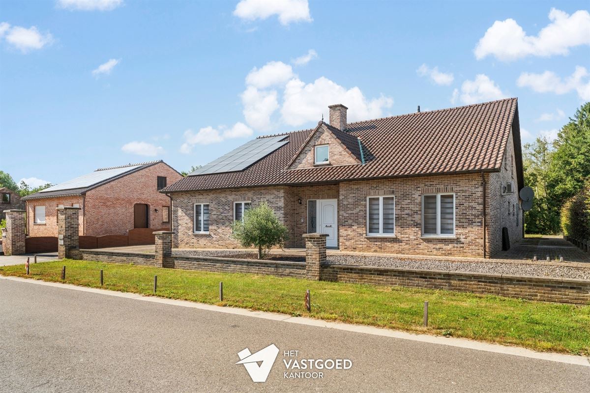 ZEER RUIME WONING MET 5 SLAAPKAMERS UITERST RUSTIG GELEGEN OP EEN PERCEEL VAN 1415 M² TE BERINGEN