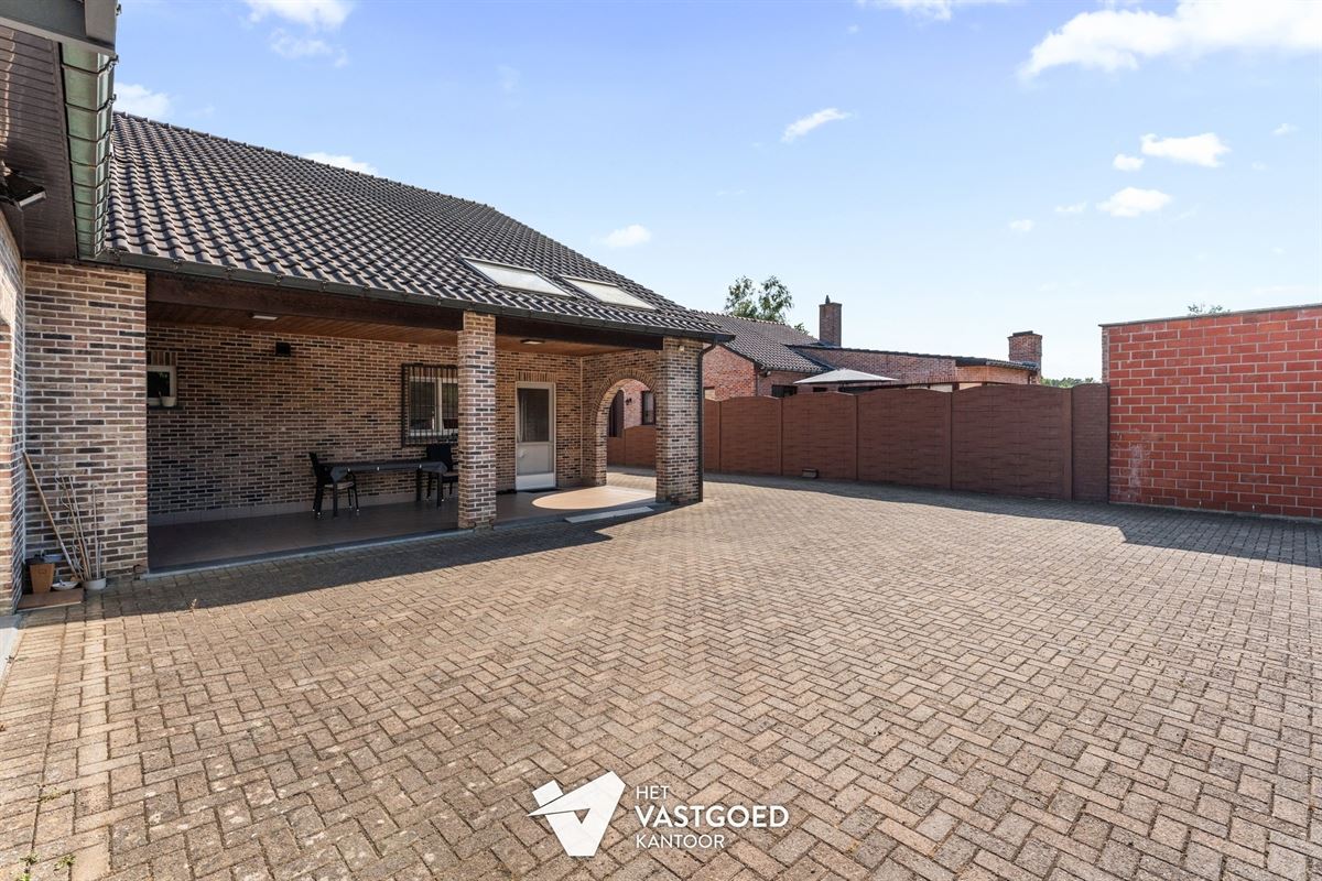 ZEER RUIME WONING MET 5 SLAAPKAMERS UITERST RUSTIG GELEGEN OP EEN PERCEEL VAN 1415 M² TE BERINGEN