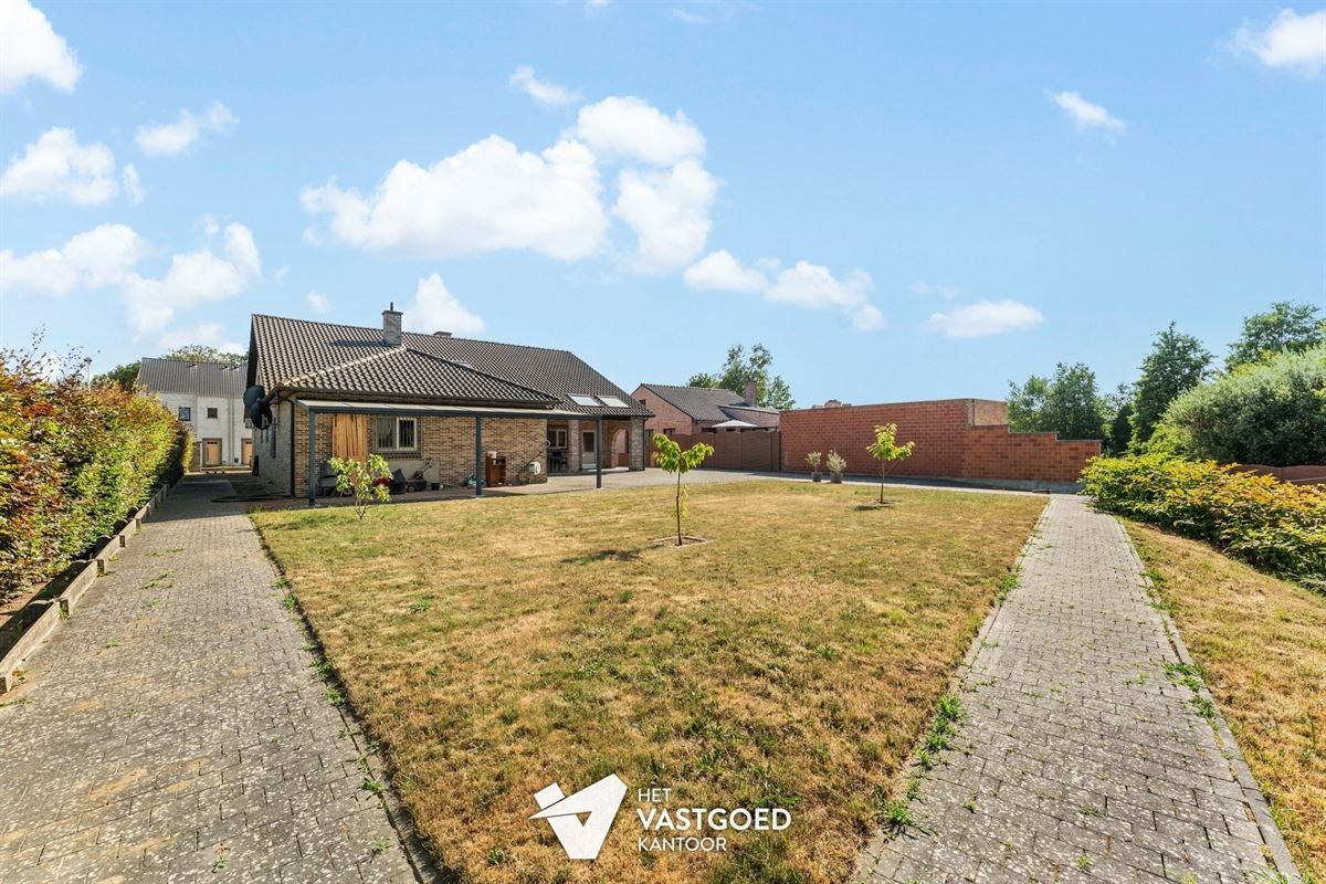 ZEER RUIME WONING MET 5 SLAAPKAMERS UITERST RUSTIG GELEGEN OP EEN PERCEEL VAN 1415 M² TE BERINGEN