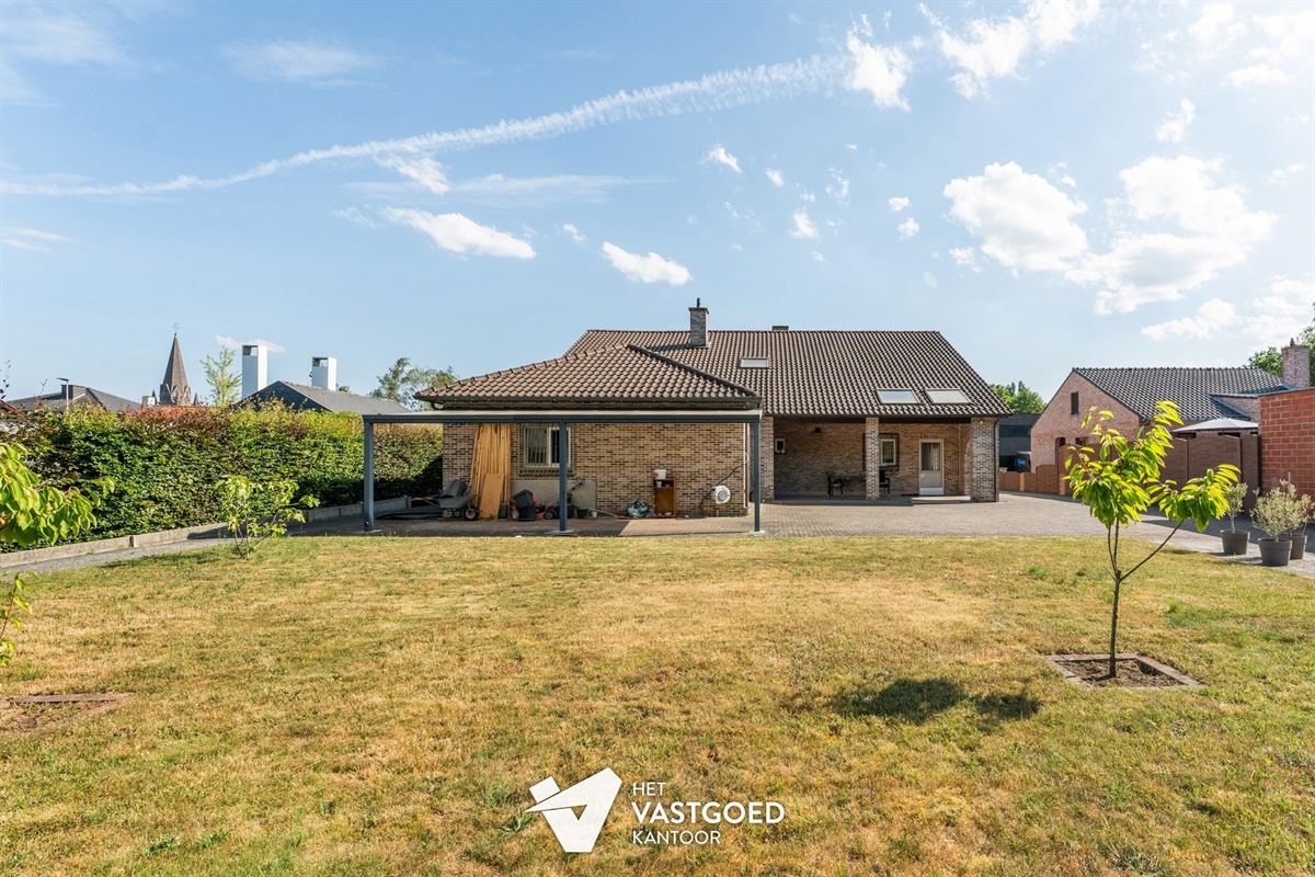 ZEER RUIME WONING MET 5 SLAAPKAMERS UITERST RUSTIG GELEGEN OP EEN PERCEEL VAN 1415 M² TE BERINGEN