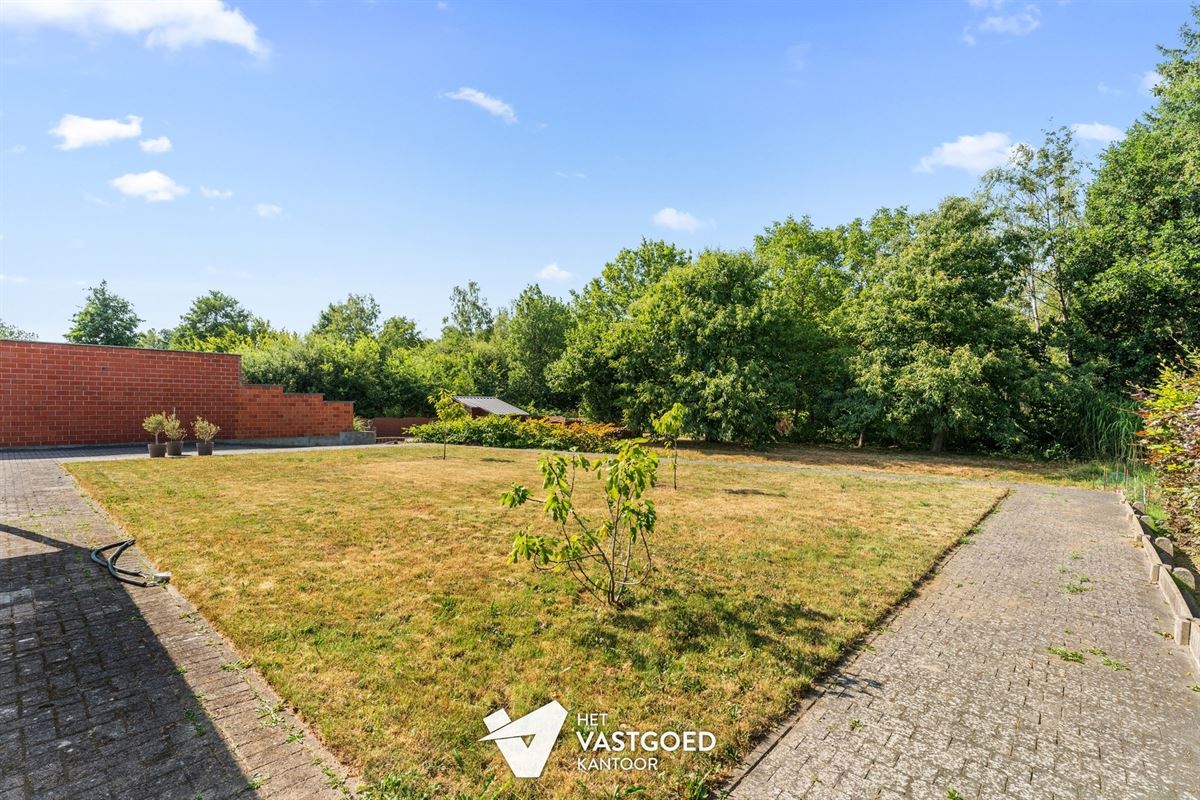 ZEER RUIME WONING MET 5 SLAAPKAMERS UITERST RUSTIG GELEGEN OP EEN PERCEEL VAN 1415 M² TE BERINGEN