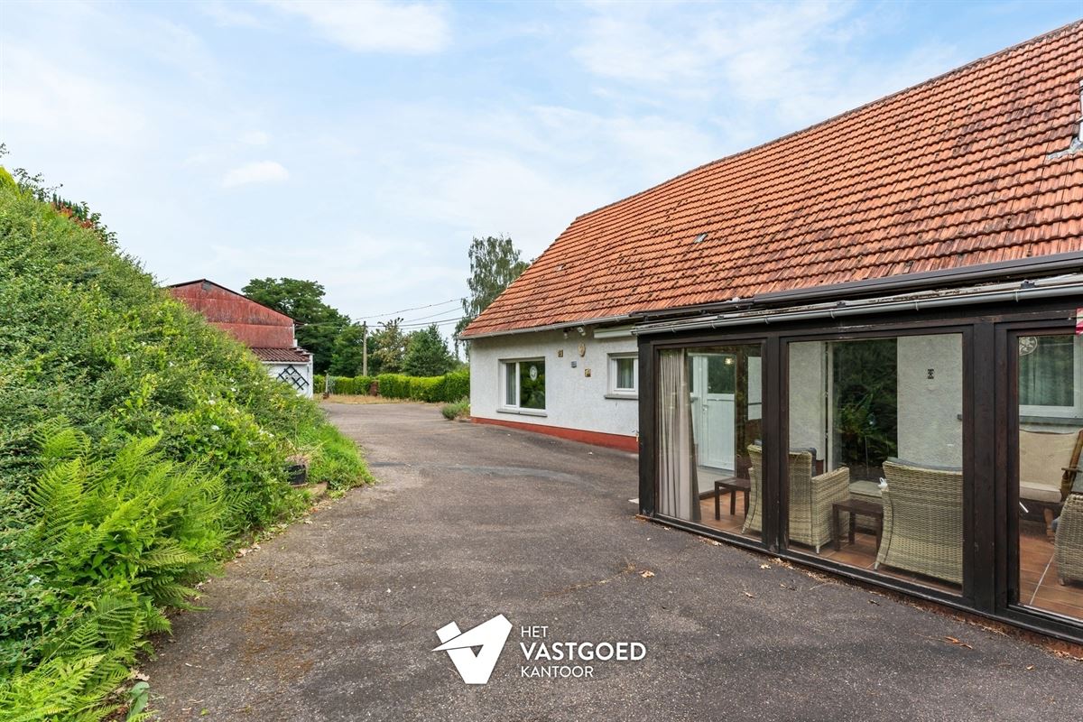 TE RENOVEREN KNUSSE WONING MET TUIN VAN 48A90CA EN LOODS EN GARAGE TE KAGGEVINNE
