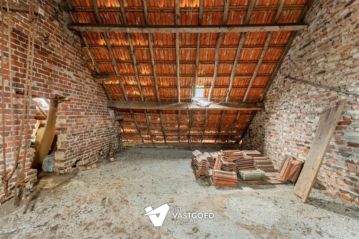 TE RENOVEREN KNUSSE WONING MET TUIN VAN 48A90CA EN LOODS EN GARAGE TE KAGGEVINNE