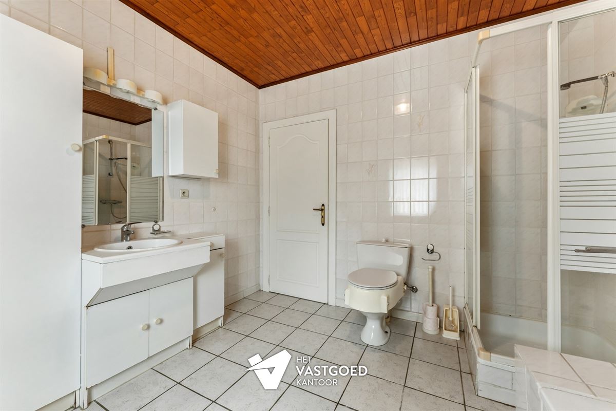 TE RENOVEREN KNUSSE WONING MET TUIN VAN 48A90CA EN LOODS EN GARAGE TE KAGGEVINNE