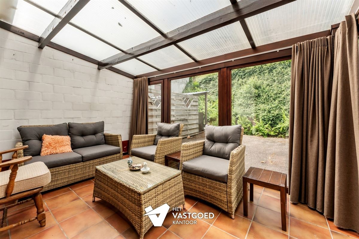 TE RENOVEREN KNUSSE WONING MET TUIN VAN 48A90CA EN LOODS EN GARAGE TE KAGGEVINNE