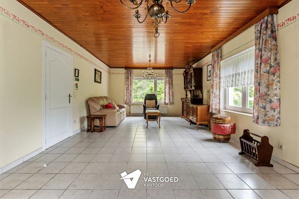 TE RENOVEREN KNUSSE WONING MET TUIN VAN 48A90CA EN LOODS EN GARAGE TE KAGGEVINNE