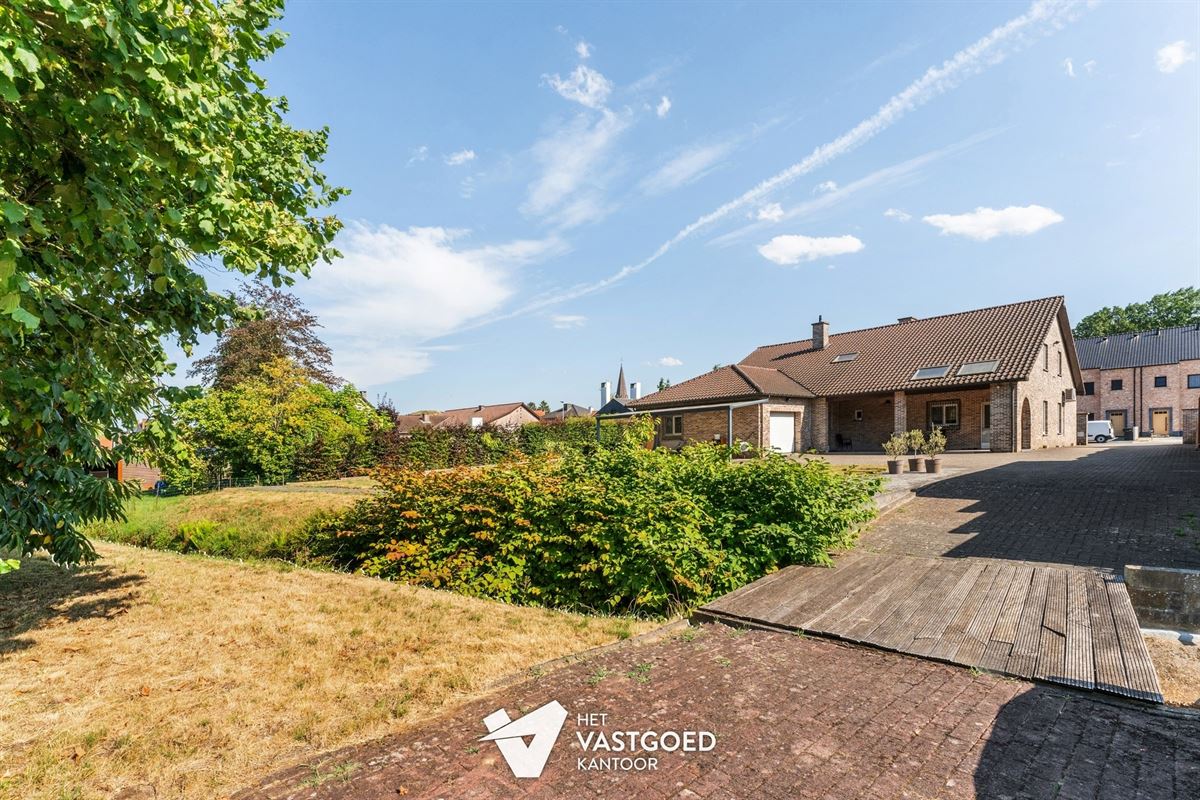 ZEER RUIME WONING MET 5 SLAAPKAMERS UITERST RUSTIG GELEGEN OP EEN PERCEEL VAN 1415 M² TE BERINGEN