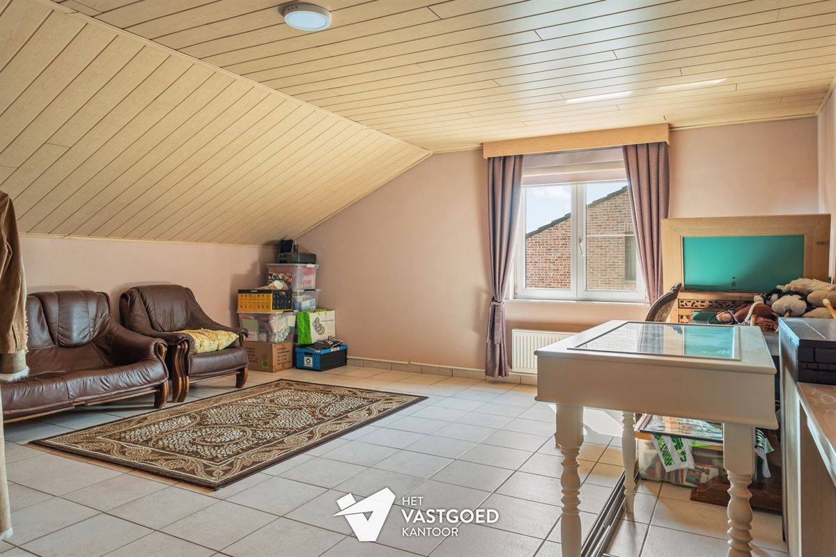 ZEER RUIME WONING MET 5 SLAAPKAMERS UITERST RUSTIG GELEGEN OP EEN PERCEEL VAN 1415 M² TE BERINGEN