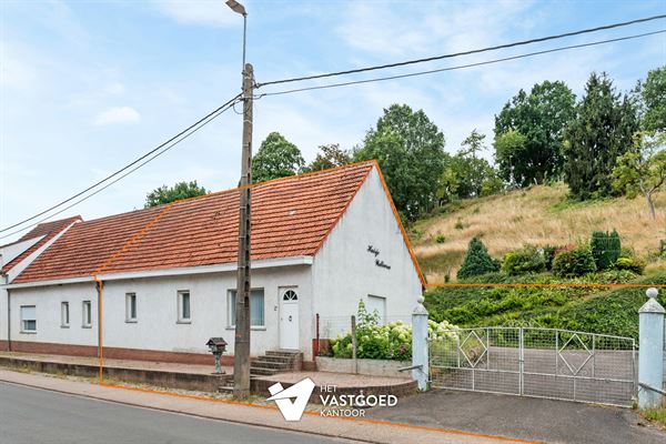 TE RENOVEREN KNUSSE WONING MET TUIN VAN 48A90CA EN LOODS EN GARAGE TE KAGGEVINNE