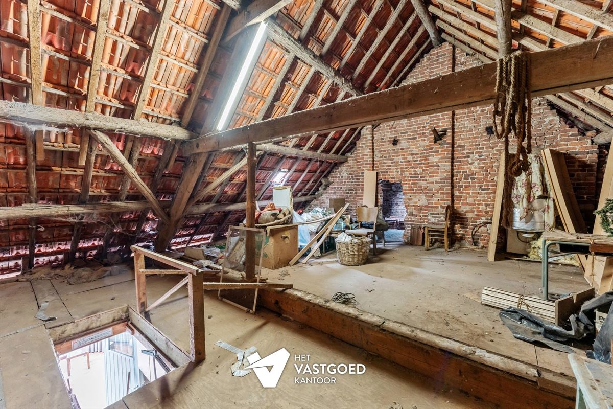 TE RENOVEREN KNUSSE WONING MET TUIN VAN 48A90CA EN LOODS EN GARAGE TE KAGGEVINNE