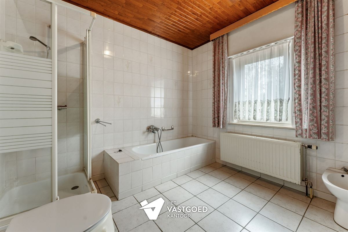 TE RENOVEREN KNUSSE WONING MET TUIN VAN 48A90CA EN LOODS EN GARAGE TE KAGGEVINNE