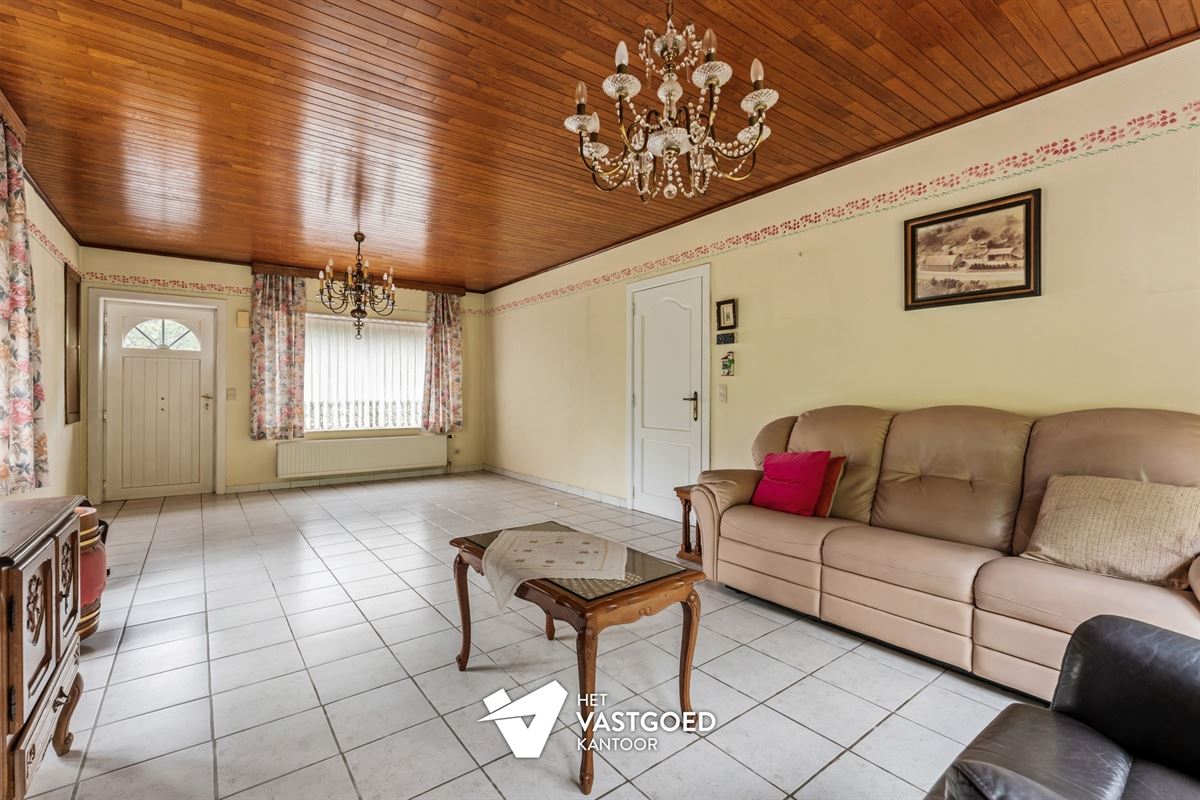 TE RENOVEREN KNUSSE WONING MET TUIN VAN 48A90CA EN LOODS EN GARAGE TE KAGGEVINNE