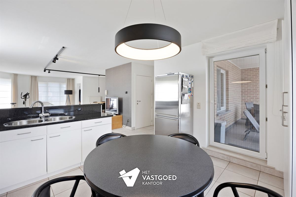 ZEER RUIM DUPLEX APPARTEMENT VAN 159 M² MET ZEER PRAKTISCHE INDELING EN KWALITATIEVE AFWERKING