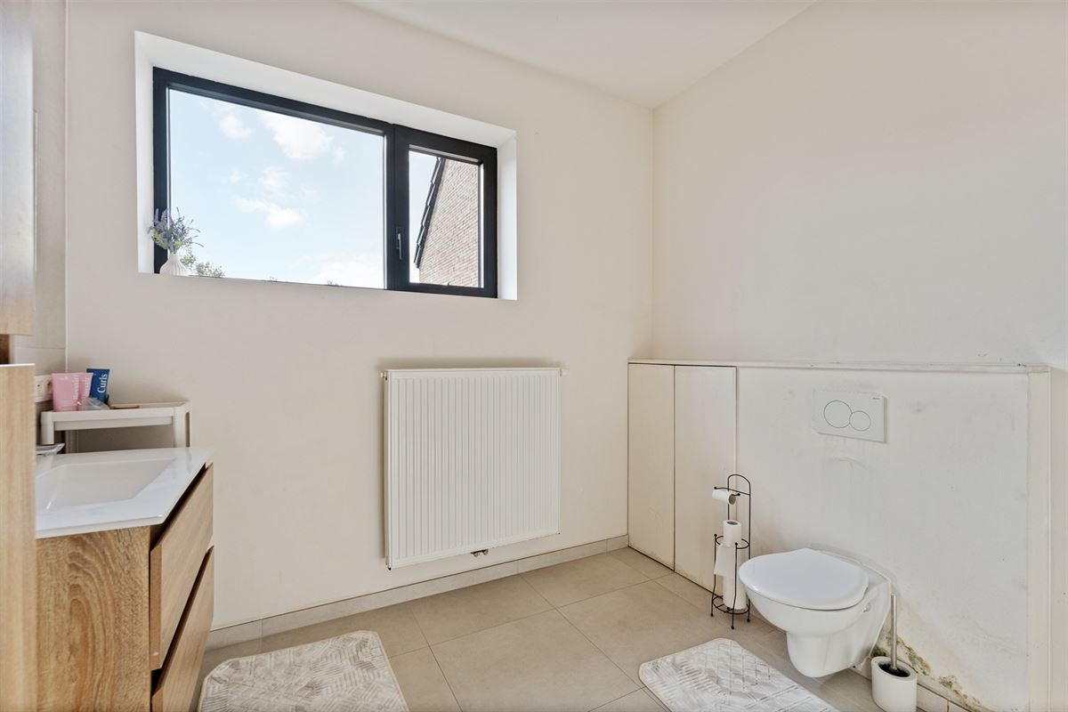 KNAPPE WONING (198M²) MET 3 SLAAPKAMERS + RUIME ZOLDER TE BEVERLO