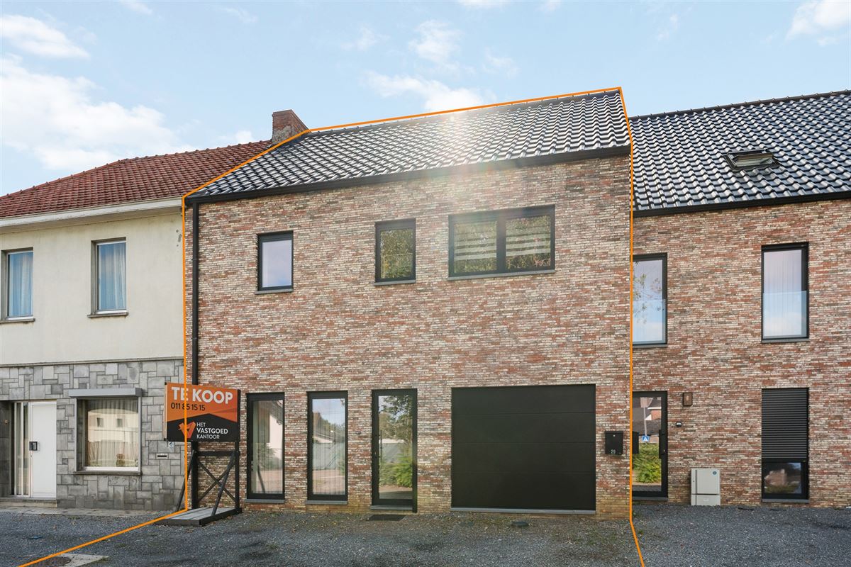 KNAPPE WONING (198M²) MET 3 SLAAPKAMERS + RUIME ZOLDER TE BEVERLO