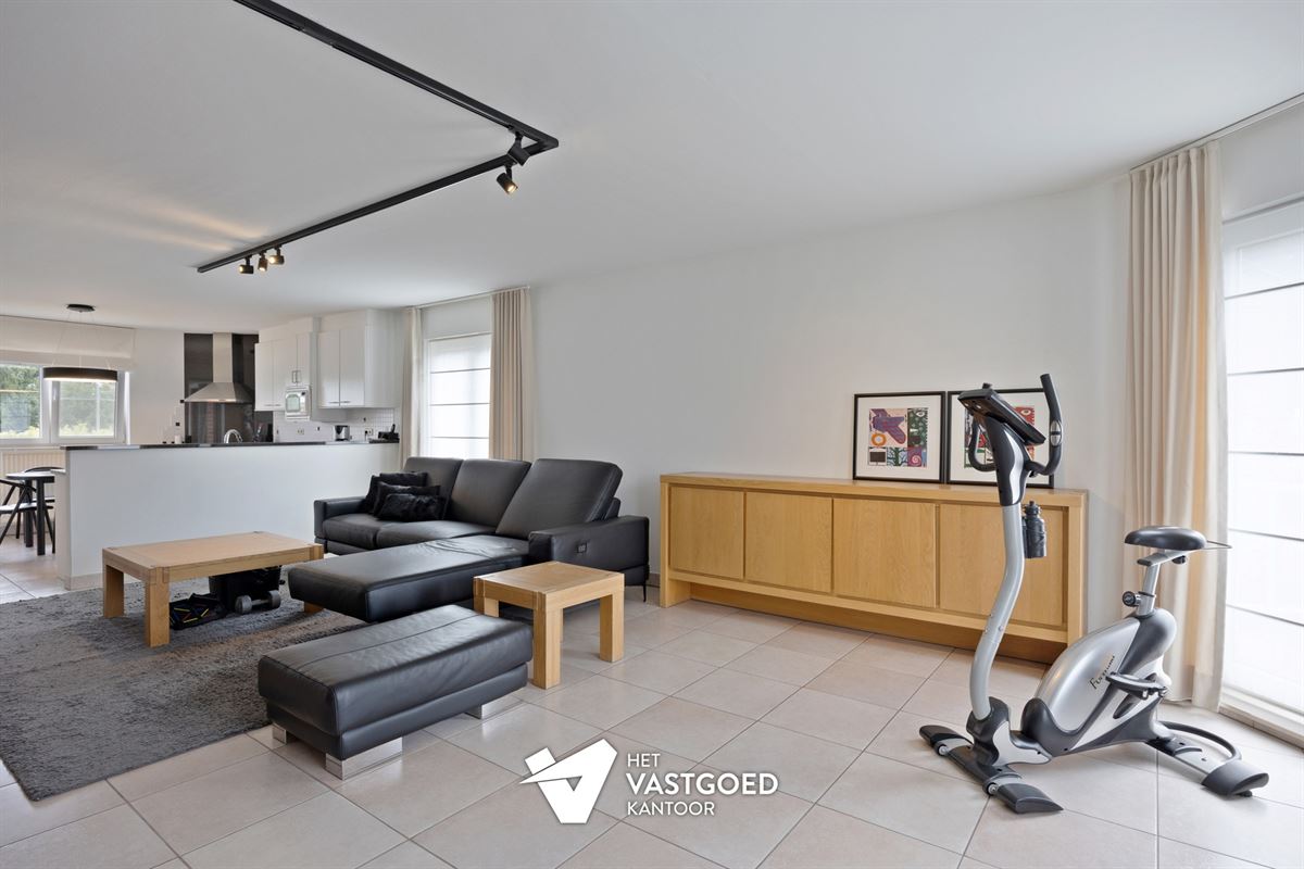 ZEER RUIM DUPLEX APPARTEMENT VAN 159 M² MET ZEER PRAKTISCHE INDELING EN KWALITATIEVE AFWERKING