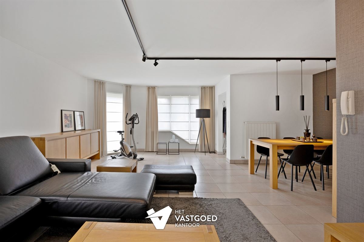 ZEER RUIM DUPLEX APPARTEMENT VAN 159 M² MET ZEER PRAKTISCHE INDELING EN KWALITATIEVE AFWERKING
