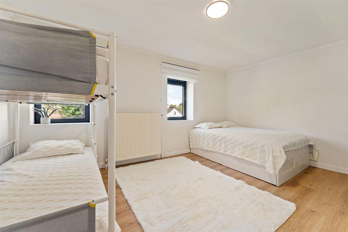 KNAPPE WONING (198M²) MET 3 SLAAPKAMERS + RUIME ZOLDER TE BEVERLO