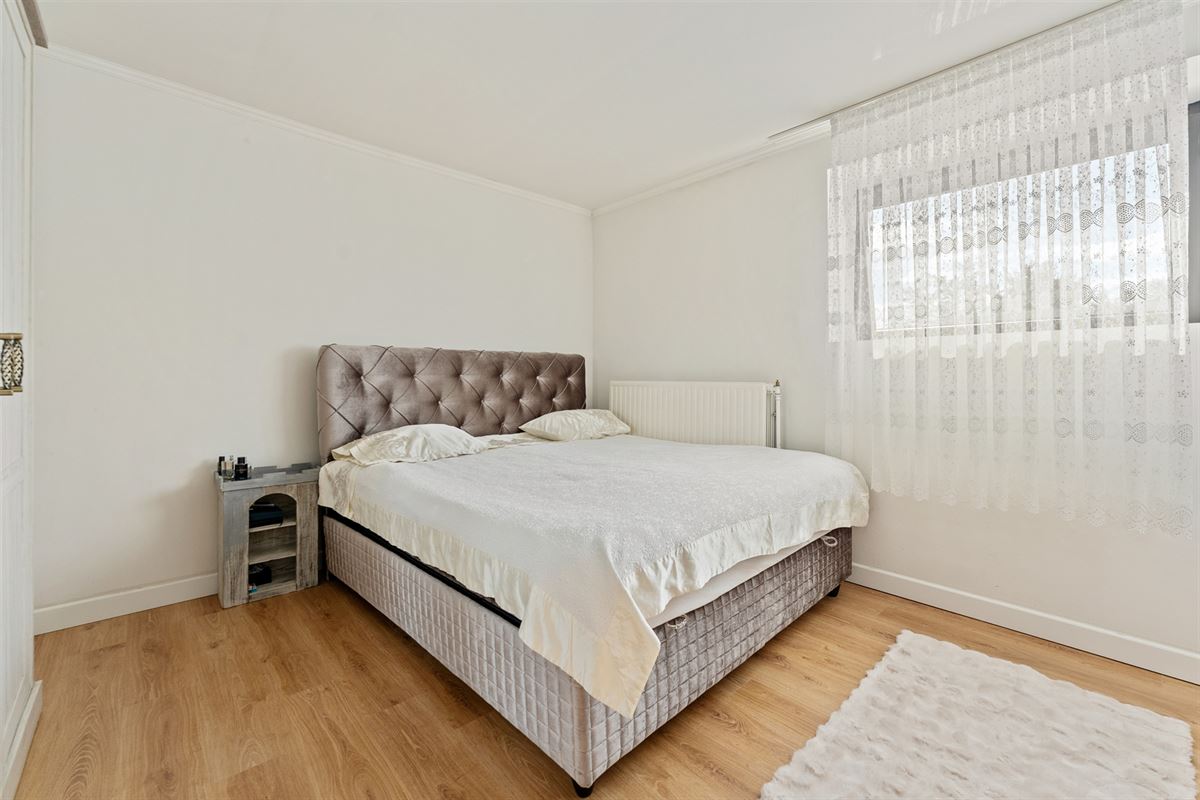 KNAPPE WONING (198M²) MET 3 SLAAPKAMERS + RUIME ZOLDER TE BEVERLO