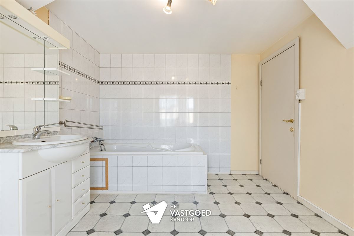 CHARMANTE WONING MET VEEL POTENTIEEL OP MOOI EN RUSTIG GELEGEN PERCEEL TE HAM
