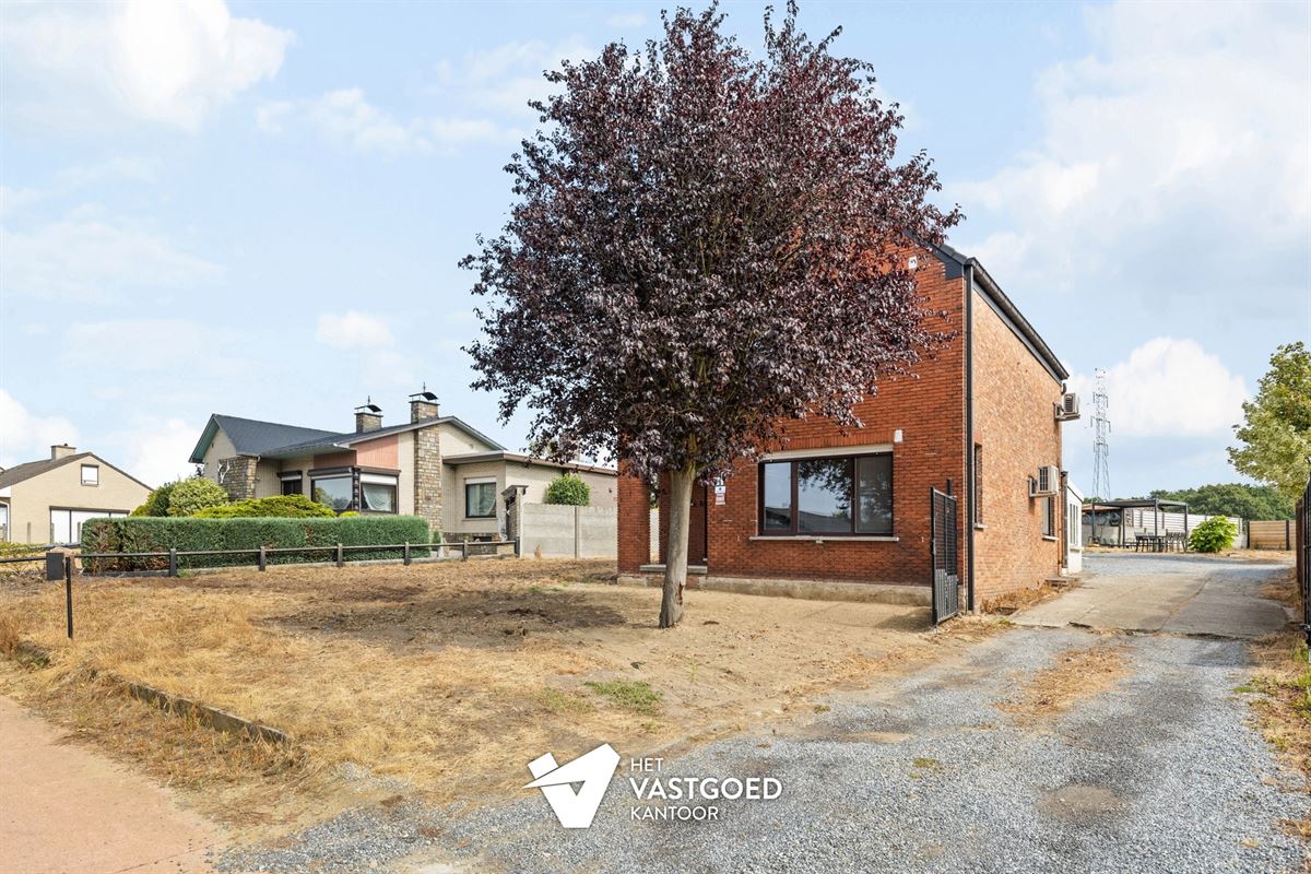 CHARMANTE WONING MET VEEL POTENTIEEL OP MOOI EN RUSTIG GELEGEN PERCEEL TE HAM