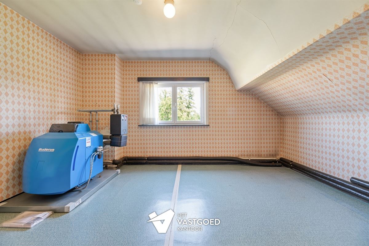 RUIME, STATIGE WONING OP GROENE LIGGING MET RUIM PERCEEL