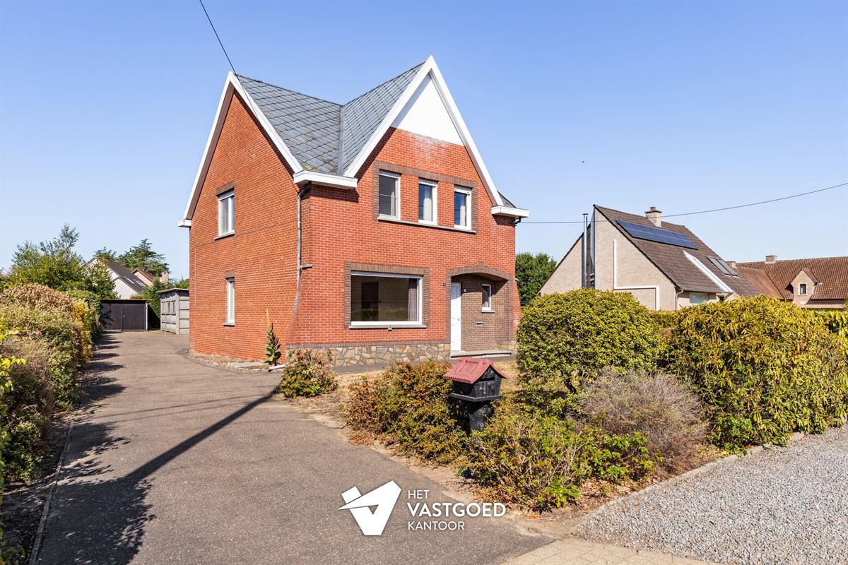 WONING MET POTENTIEEL (155M²) MET 3 SLAAPKAMERS EN GARAGE OP EEN PERCEEL VAN 12 ARE TE TESSENDERLO