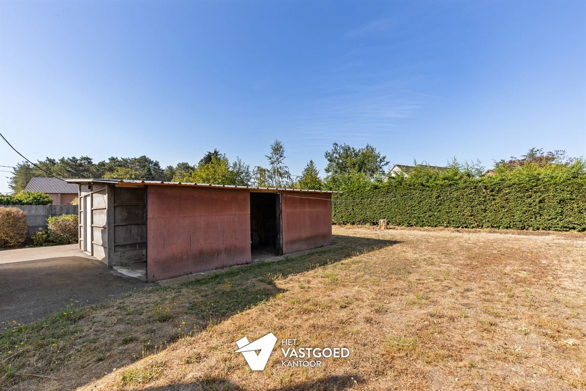 WONING MET POTENTIEEL (155M²) MET 3 SLAAPKAMERS EN GARAGE OP EEN PERCEEL VAN 12 ARE TE TESSENDERLO