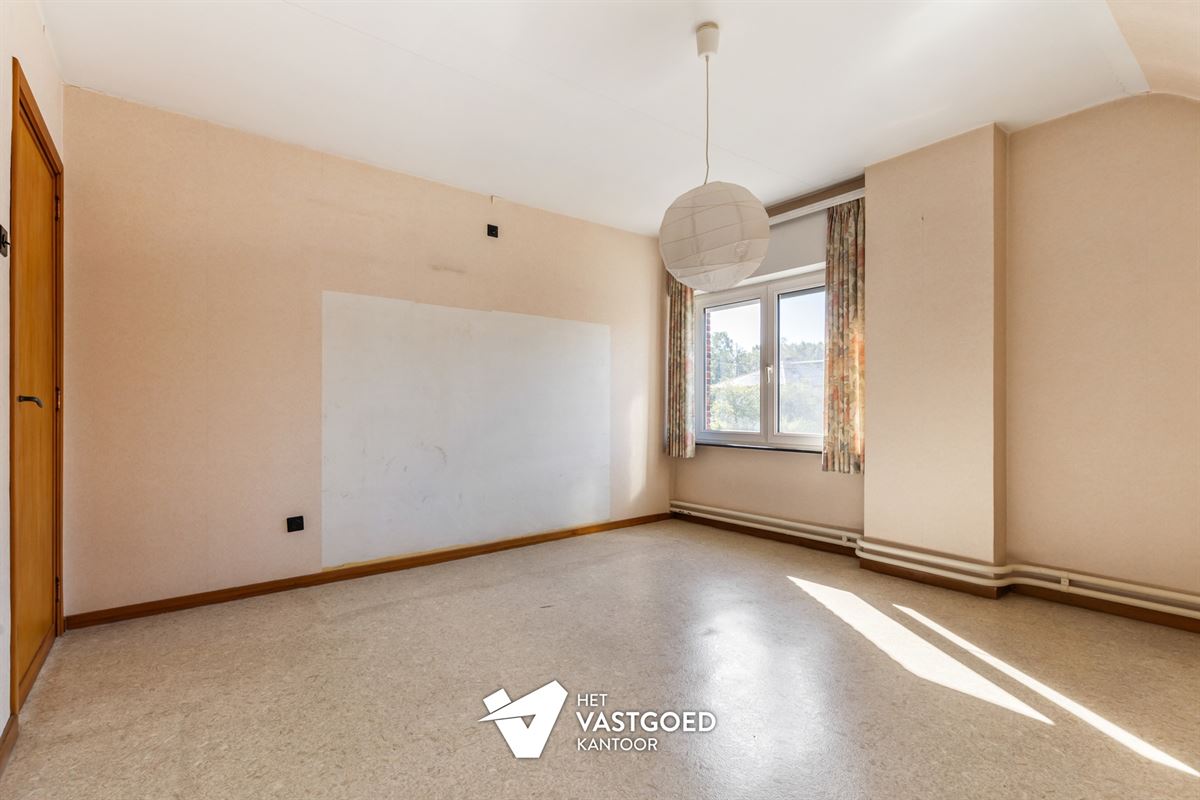 WONING MET POTENTIEEL (155M²) MET 3 SLAAPKAMERS EN GARAGE OP EEN PERCEEL VAN 12 ARE TE TESSENDERLO