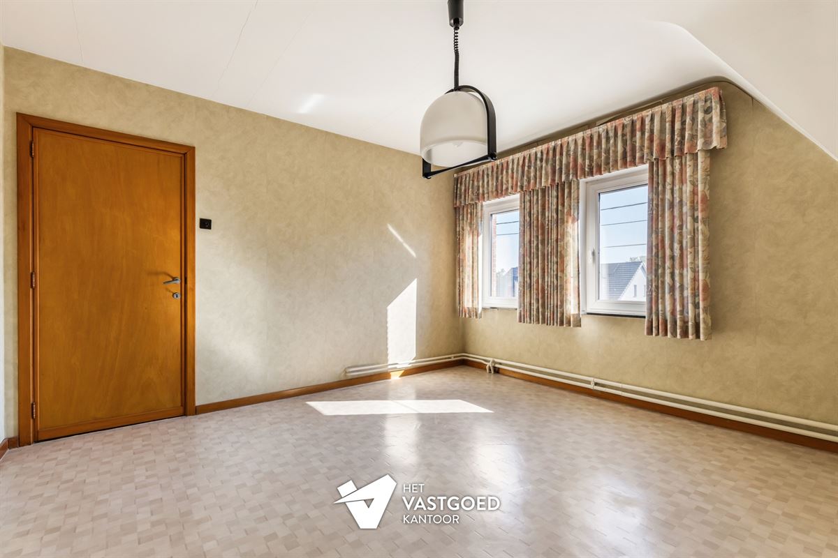 WONING MET POTENTIEEL (155M²) MET 3 SLAAPKAMERS EN GARAGE OP EEN PERCEEL VAN 12 ARE TE TESSENDERLO