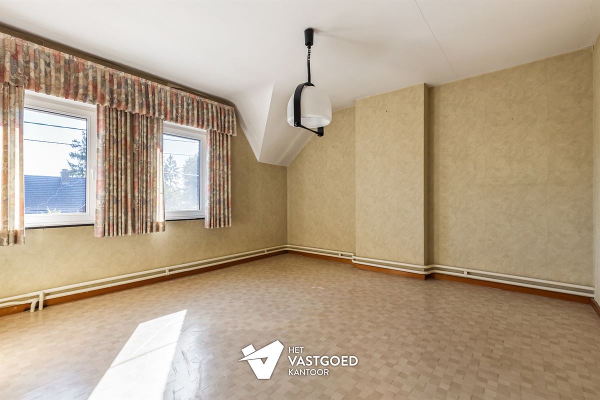 WONING MET POTENTIEEL (155M²) MET 3 SLAAPKAMERS EN GARAGE OP EEN PERCEEL VAN 12 ARE TE TESSENDERLO