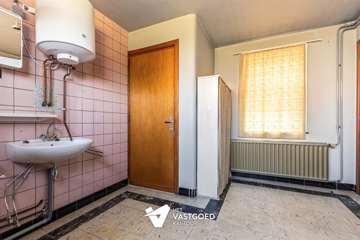 WONING MET POTENTIEEL (155M²) MET 3 SLAAPKAMERS EN GARAGE OP EEN PERCEEL VAN 12 ARE TE TESSENDERLO