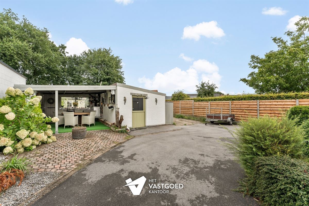 INSTAPKLARE, GELIJKVLOERSE WONING NABIJ CENTRUM