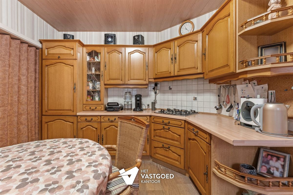 INSTAPKLARE, GELIJKVLOERSE WONING NABIJ CENTRUM
