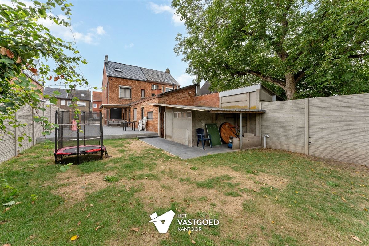 VOLLEDIG GERENOVEERDE WONING MET 4 SLAAPKAMERS EN TUIN MET ACHTERLIGGENDE BOUWGROND TE SCHAFFEN