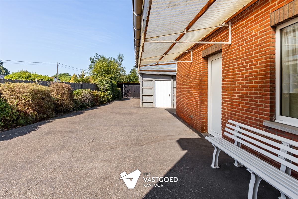 WONING MET POTENTIEEL (155M²) MET 3 SLAAPKAMERS EN GARAGE OP EEN PERCEEL VAN 12 ARE TE TESSENDERLO