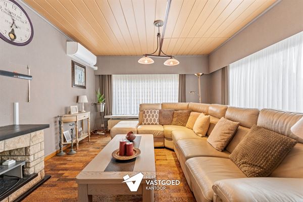 INSTAPKLARE, GELIJKVLOERSE WONING NABIJ CENTRUM