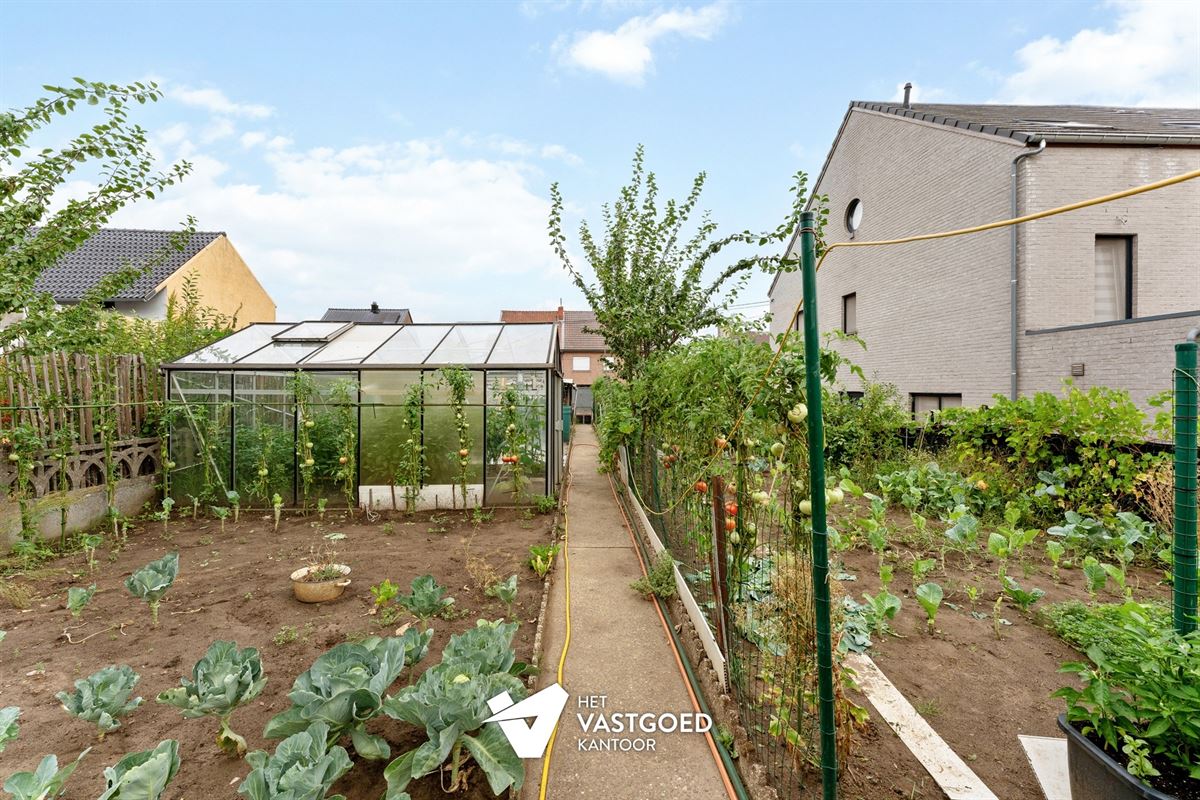 VOLLEDIG GERENOVEERDE WONING MET 4 SLAAPKAMERS EN TUIN MET ACHTERLIGGENDE BOUWGROND TE SCHAFFEN