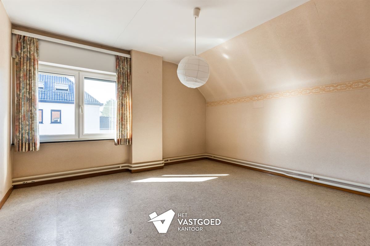 WONING MET POTENTIEEL (155M²) MET 3 SLAAPKAMERS EN GARAGE OP EEN PERCEEL VAN 12 ARE TE TESSENDERLO