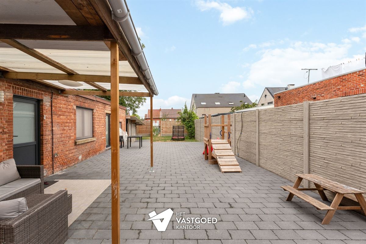 VOLLEDIG GERENOVEERDE WONING MET 4 SLAAPKAMERS EN TUIN MET ACHTERLIGGENDE BOUWGROND TE SCHAFFEN