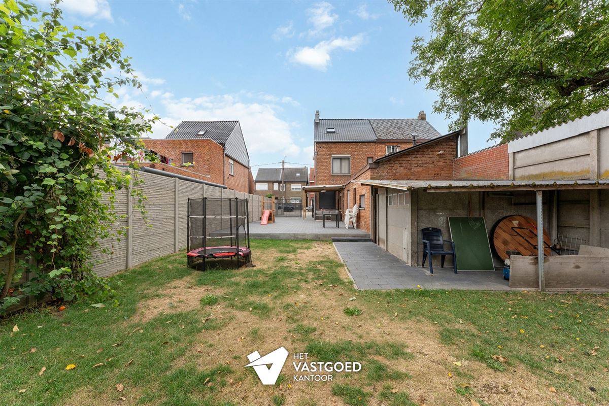 VOLLEDIG GERENOVEERDE WONING MET 4 SLAAPKAMERS EN TUIN MET ACHTERLIGGENDE BOUWGROND TE SCHAFFEN