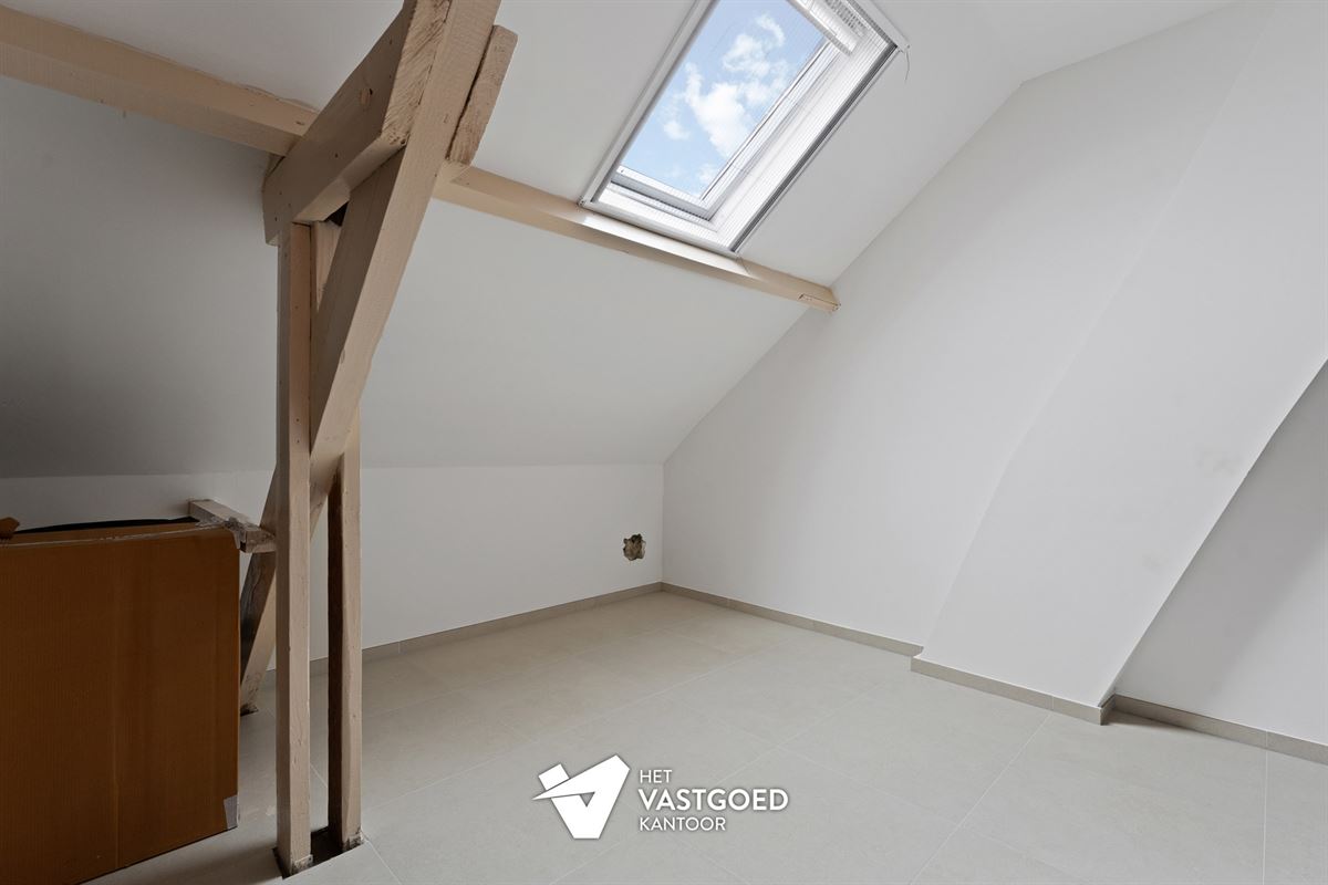VOLLEDIG GERENOVEERDE WONING MET 4 SLAAPKAMERS EN TUIN MET ACHTERLIGGENDE BOUWGROND TE SCHAFFEN