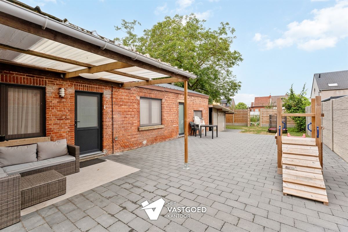 VOLLEDIG GERENOVEERDE WONING MET 4 SLAAPKAMERS EN TUIN MET ACHTERLIGGENDE BOUWGROND TE SCHAFFEN