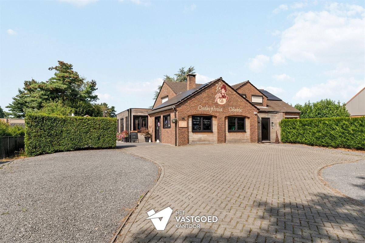 ZEER RUIME WONING MET ENORM VEEL MOGELIJKHEDEN OP 5320M²!