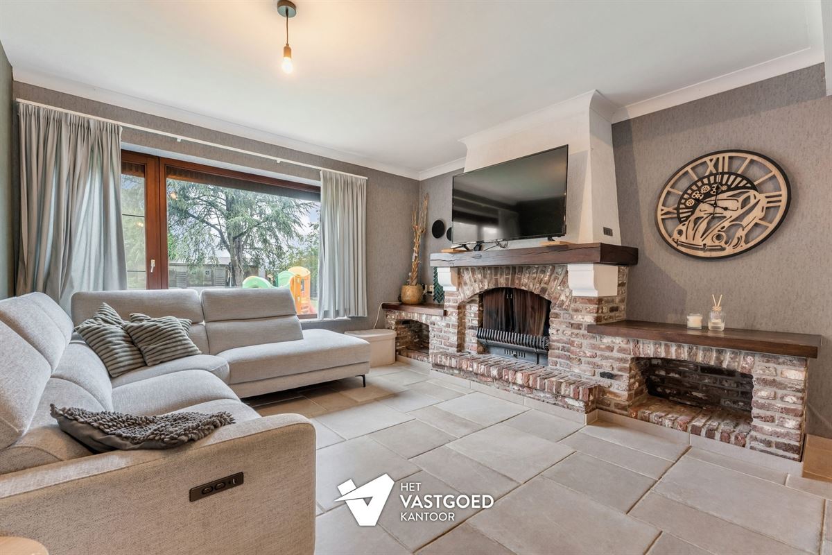 ZEER RUIME WONING MET ENORM VEEL MOGELIJKHEDEN OP 5320M²!