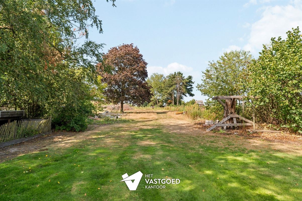 ZEER RUIME WONING MET ENORM VEEL MOGELIJKHEDEN OP 5320M²!