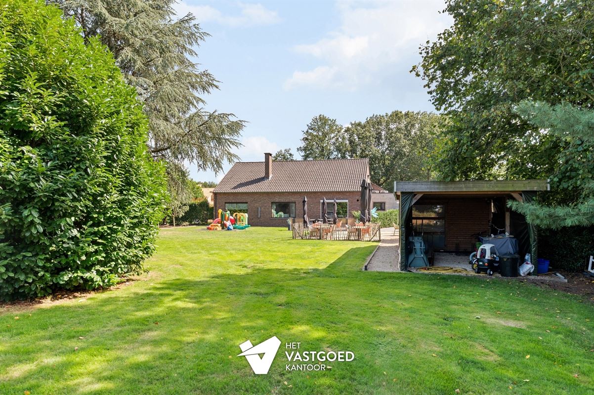 ZEER RUIME WONING MET ENORM VEEL MOGELIJKHEDEN OP 5320M²!