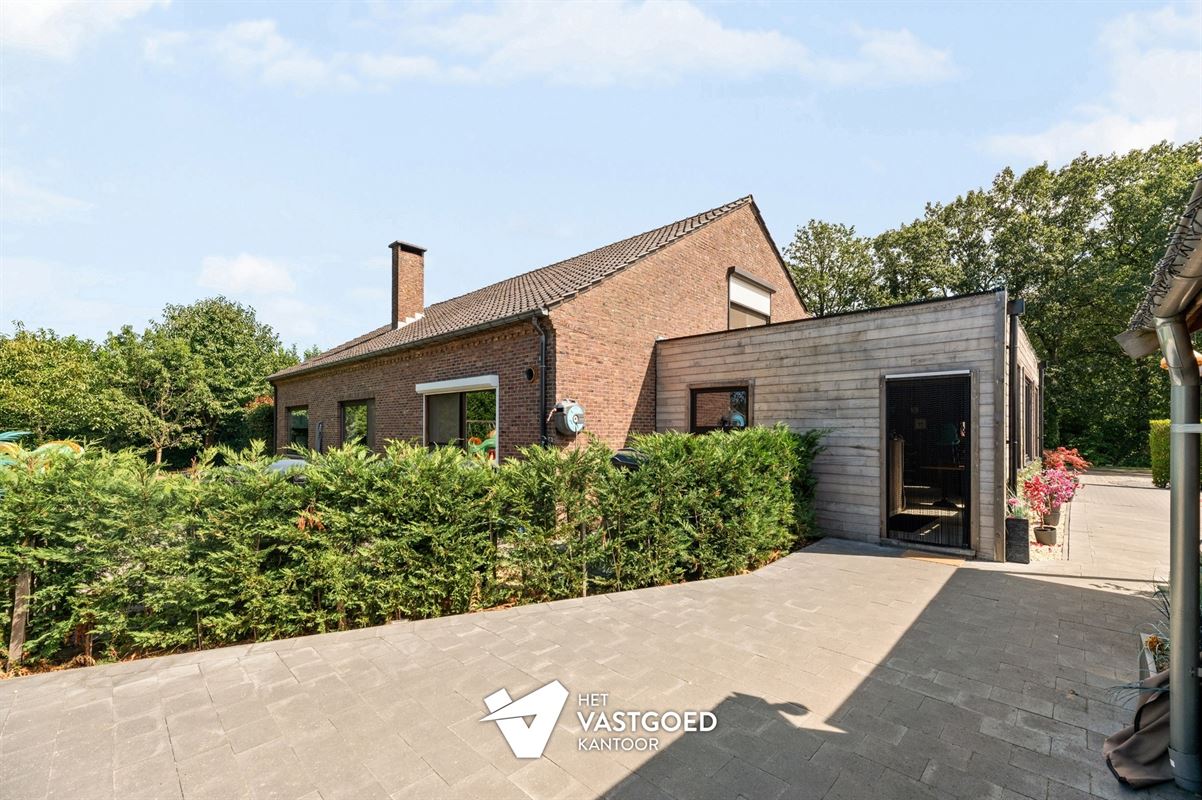 ZEER RUIME WONING MET ENORM VEEL MOGELIJKHEDEN OP 5320M²!