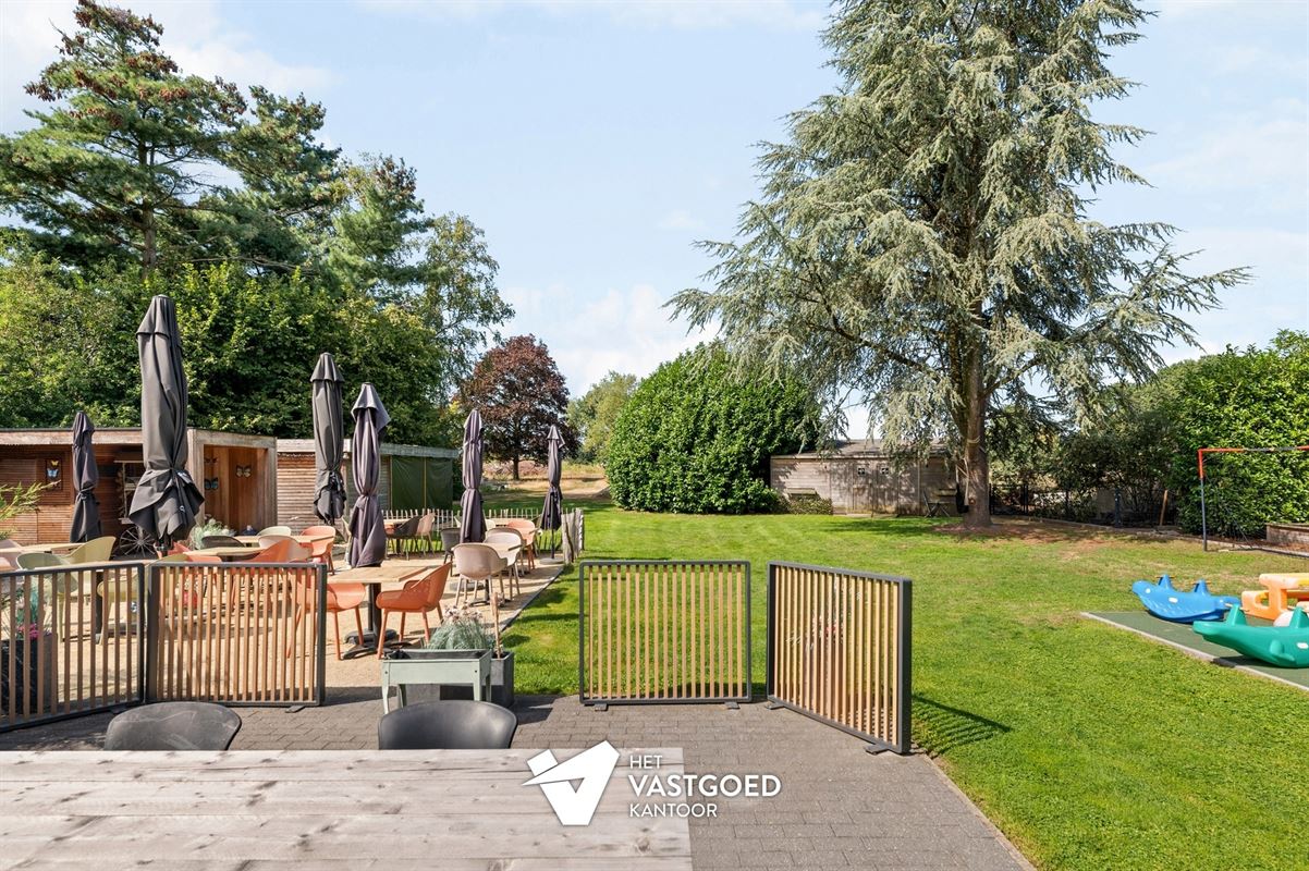 ZEER RUIME WONING MET ENORM VEEL MOGELIJKHEDEN OP 5320M²!