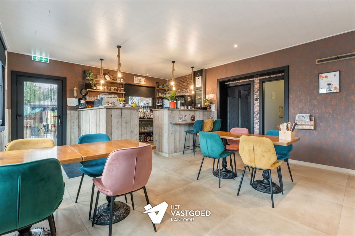 ZEER RUIME WONING MET ENORM VEEL MOGELIJKHEDEN OP 5320M²!